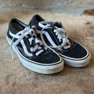 Black and white suede vans men’s 7 womens 9.5